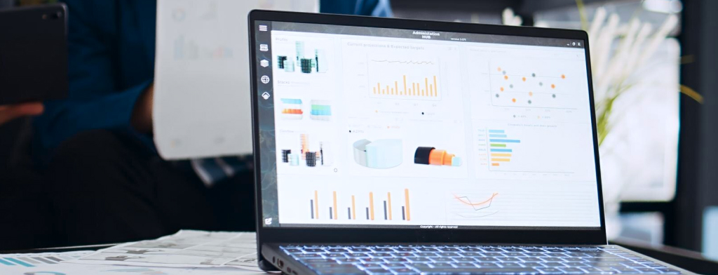 Algorytmy Facebooka: jak działają i jak na nie wpływać?