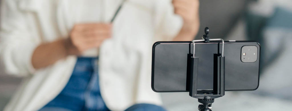 Trendy w używaniu video na Facebooku: Ewolucja wizualnego storytellingu w mediach społecznościowych